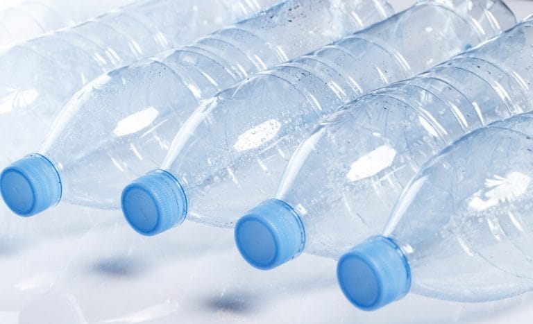 Nanoplásticos en las botellas de agua