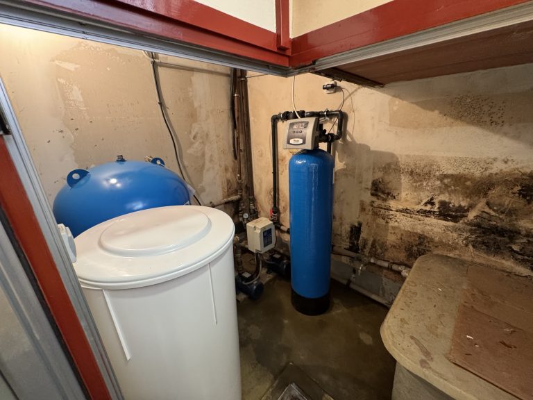 Instalación de un descalcificador comunitario en la Avenida Navarra