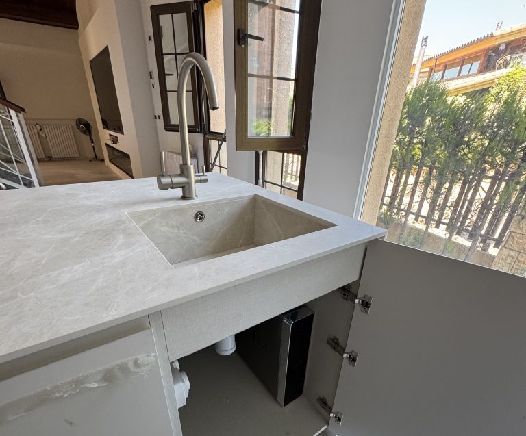 Instalación doméstica de un sistema de ósmosis inversa