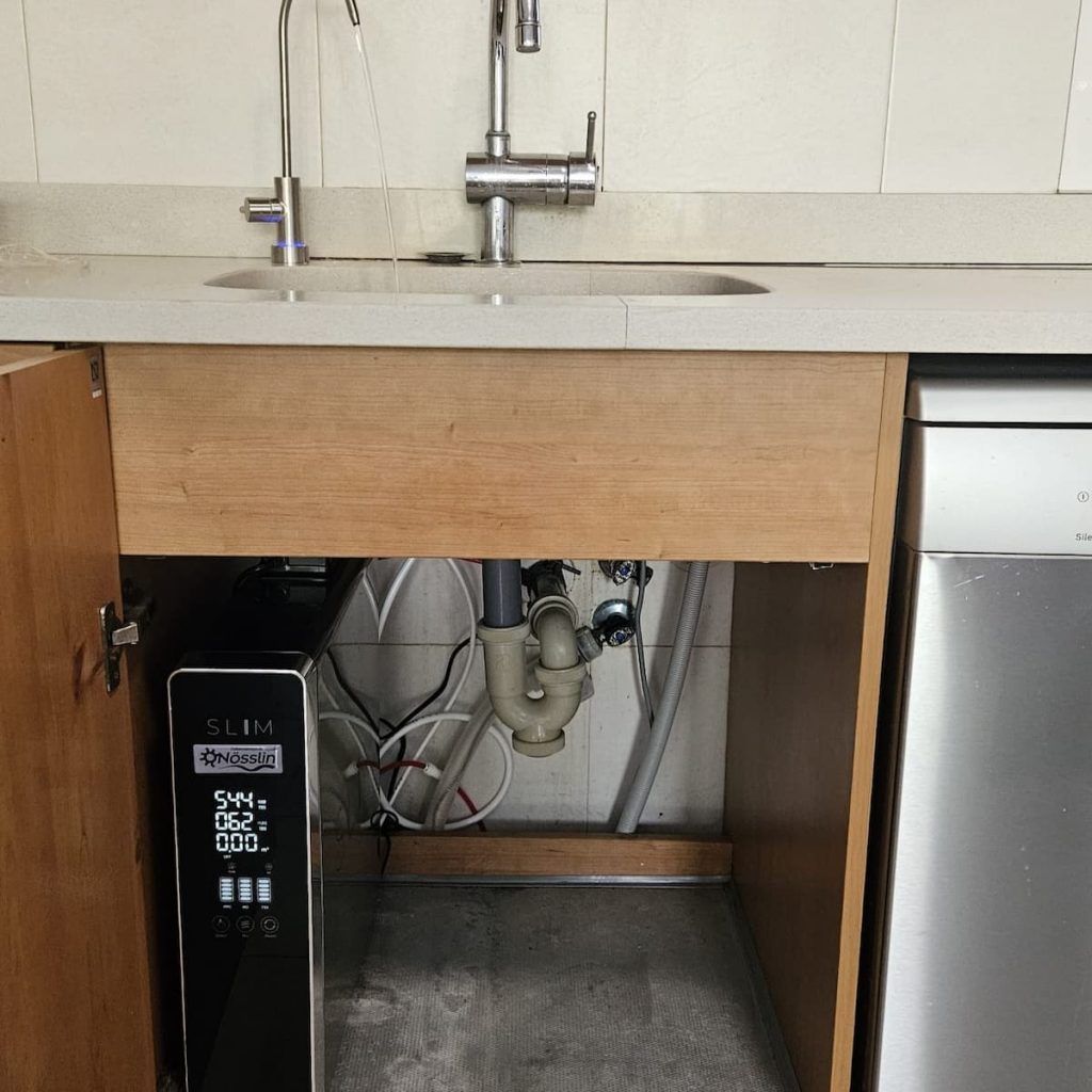 Instalación de un equipo de ósmosis inversa SLIM