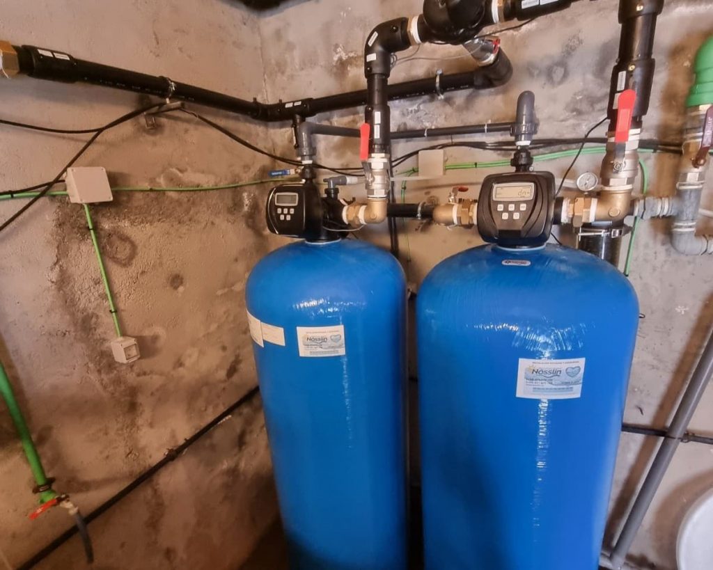 Instalación de descalcificador duplex en camping y hotel del Pirineo